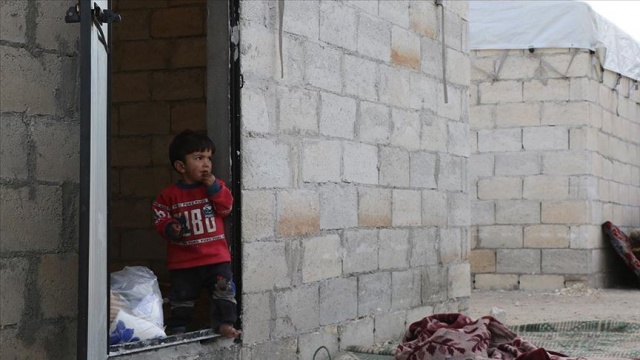 AFAD&#039;dan İdlib&#039;in kuzeyine siviller için briket ev