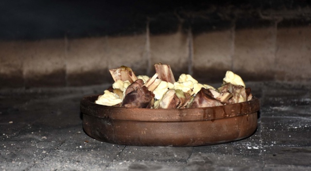 Aksaray&#039;ın tescilli lezzeti &quot;tulum kebabı&quot; damak çatlatıyor