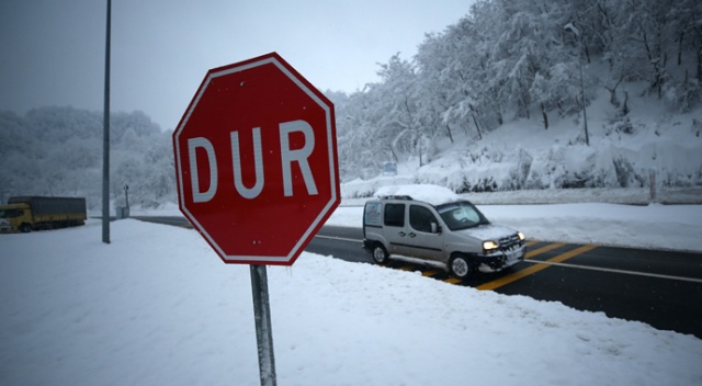Bolu Dağı&#039;nda kar yağışı etkili oluyor