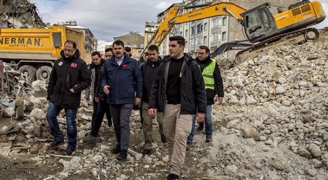 Çevre ve Şehircilik Bakanı Kurum, deprem bölgesinde inceleme yaptı