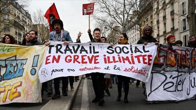 Fransa&#039;da emeklilik reformu protesto edildi