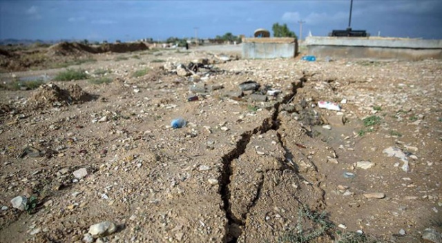 İran depremi Van&#039;ın bazı köylerinde hasara neden oldu