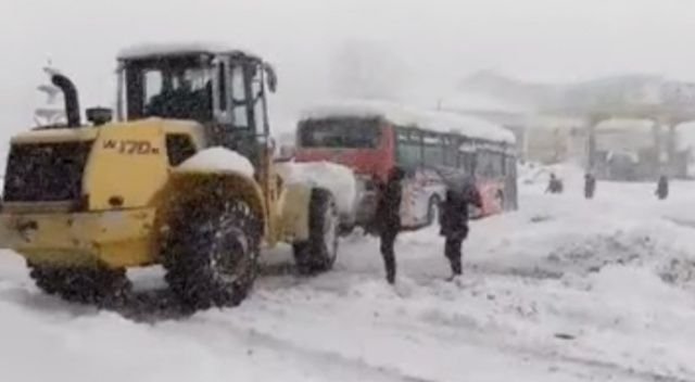 İran’da yoğun kar yağışı: 8 kişi hayatını kaybetti