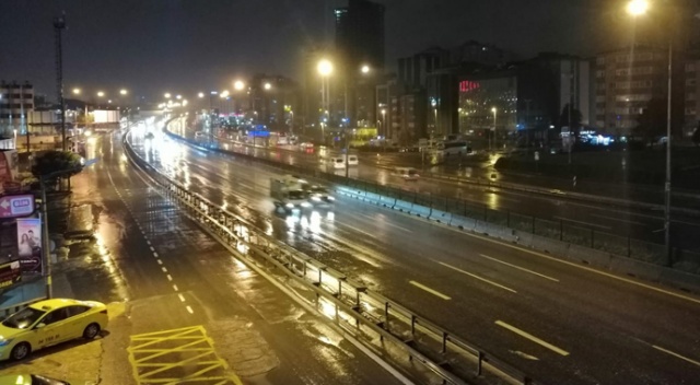 İstanbul&#039;da karla karışık yağmur gece boyunca etkili oldu