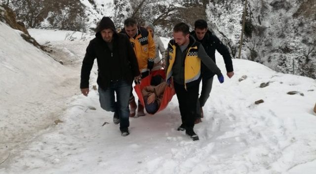 Kar nedeniyle mahsur kalan hastaya saatler sonra ulaşıldı