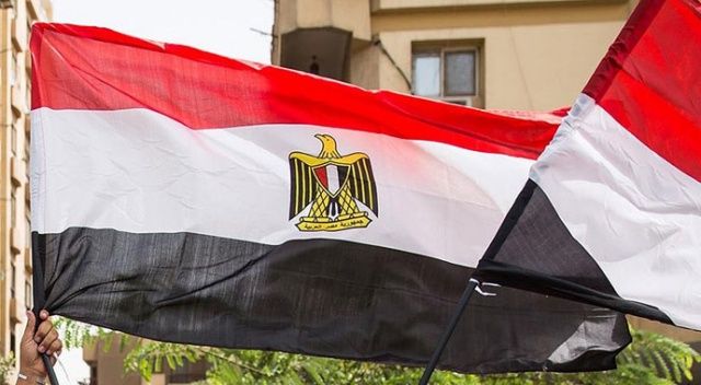 Mısır&#039;da kötü hava okulları tatil etti