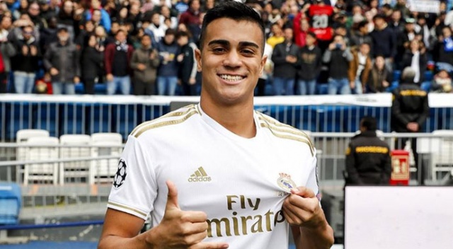 Real Madrid 18 yaşındaki yeni transferini tanıttı