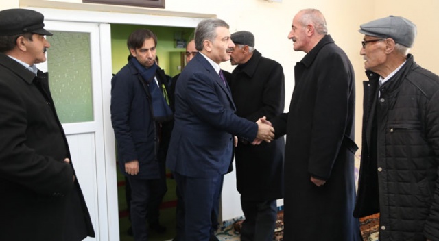Sağlık Bakanı Fahrettin Koca deprem bölgesini ziyaret etti