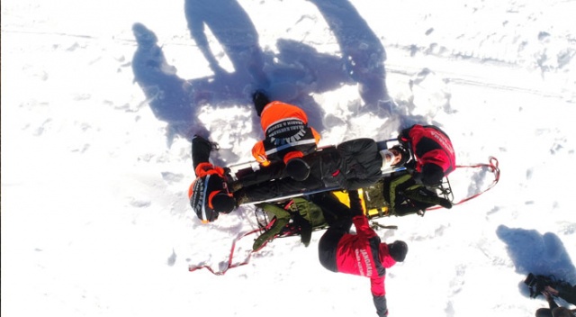 Uludağ’da yaralanan dağcıyı kayaklı JAK timleri böyle kurtardı