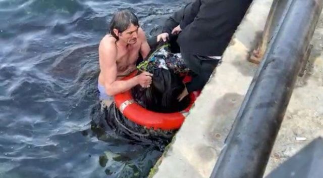 Üsküdar&#039;da denize düşen kadını vatandaş kurtardı