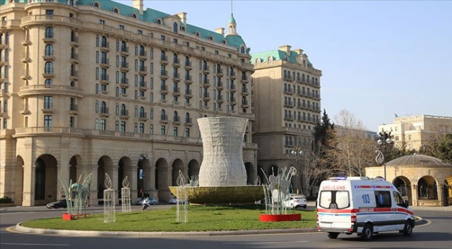 Azerbaycan&#039;da sokağa çıkma yasağı ilan edildi