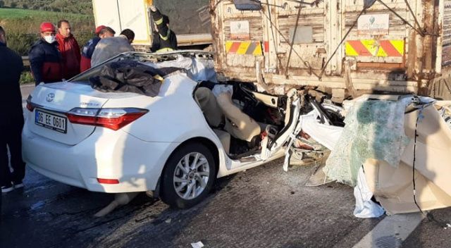 Osmaniye&#039;de otomobil kamyona çarptı: 3 ölü, 2 yaralı