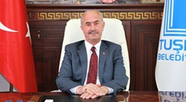 Tuşba Belediye Başkanı Salih Akman&#039;dan kampanyaya 3 maaş destek