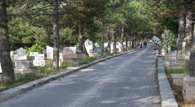 Ankara&#039;da mezarlıklar ziyarete kapatıldı