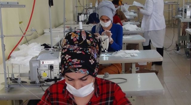 Barış Pınarı bölgesinde maske üretimi