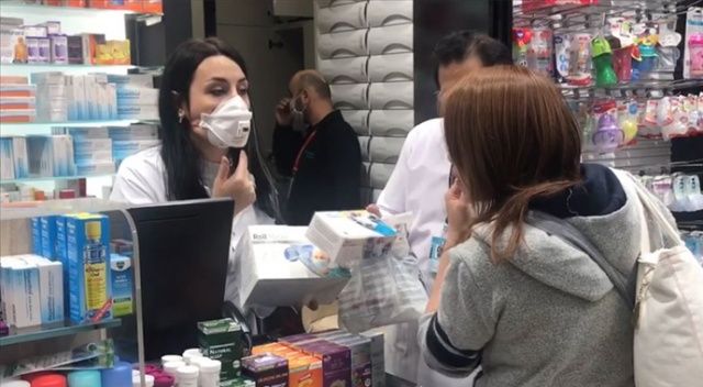Eczanelerde ücretsiz maske dağıtımı başladı