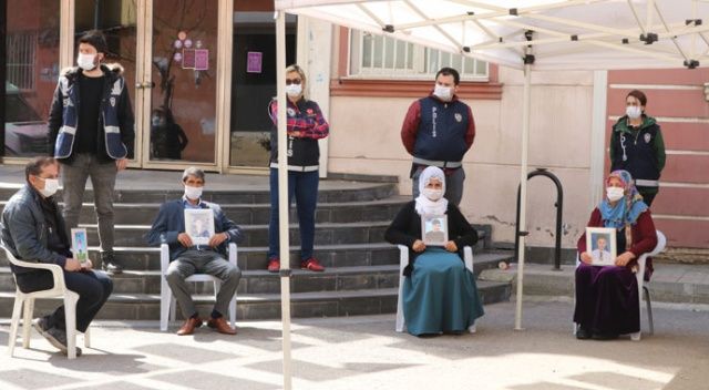 HDP önündeki aileleri koronavirüs de yıldırmadı