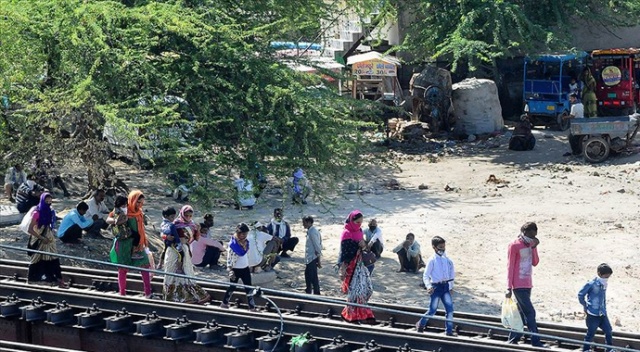 Hindistan&#039;da Asya&#039;nın en büyük gecekondu bölgesinde Kovid-19 paniği