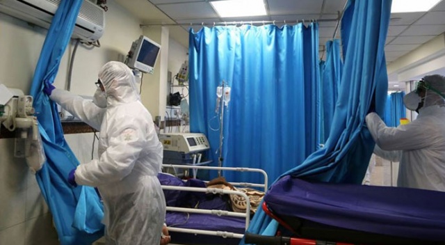 İran&#039;da koronavirüsü yenen 100 yaşındaki hasta taburcu edildi
