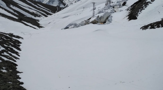 Nisan ayında kar kalınlığının 5 metreyi buldu