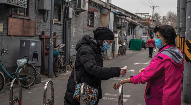 Pekin’de vaka sayısı düşerken tedbirler sürüyor
