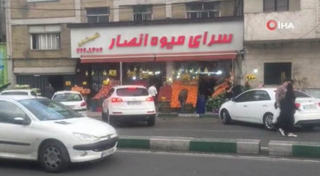 Tahran’da vaka sayısı düşerken, dükkanlar ve mağazalar açılıyor