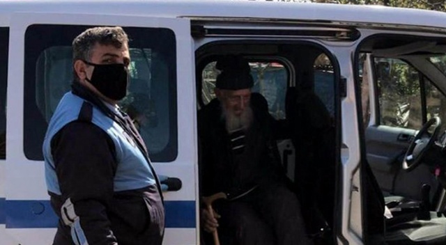 Tekkeköy’de sokağa çıkan yaşlılar evlerine götürüldü