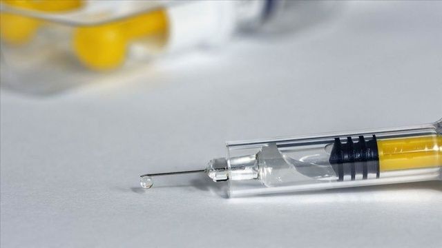 ABD Covid-19 aşısı için İngiliz ilaç firmasına 1,2 milyar dolar ödeyecek