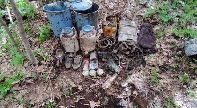 Bitlis&#039;te PKK&#039;lı teröristlere ait araziye gizlenmiş malzemeler imha edildi