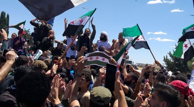 İdlib’de siviller rejimi protesto etti