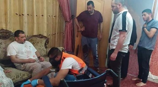 İsrail askerlerinden Filistinli gazetecinin ailesine acımasız saldırı