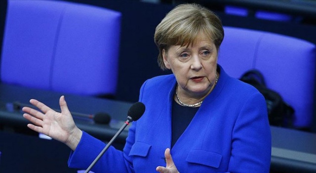 Merkel&#039;den Alman milletvekillerinin e-postalarının hacklenmesiyle ilgili Rusya&#039;ya suçlama