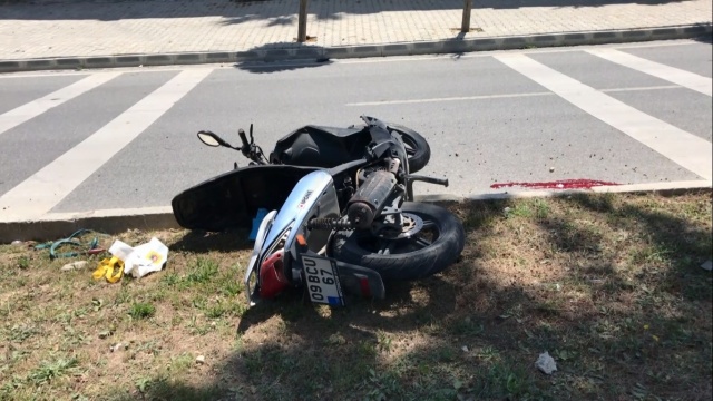 Virajı alamayan motosiklet sürücüsü ağaca çarptı; 1 ölü