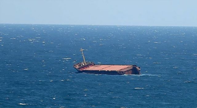İran&#039;a ait yük gemisi Irak karasularında battı