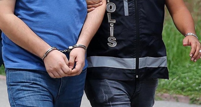 İstanbul&#039;da &quot;dur&quot; ihtarına uymayan panelvandaki 6 kişiden 4&#039;ü yakalandı