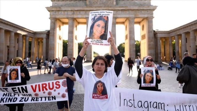 Almanya&#039;da kızı PKK tarafından kaçırılan anne eylemlerini sürdürüyor