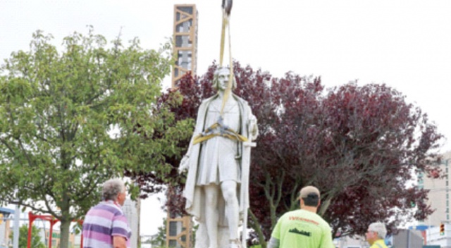 Amerika&#039;yı keşfeden Kristof Kolomb heykeli bile kaldırıldı