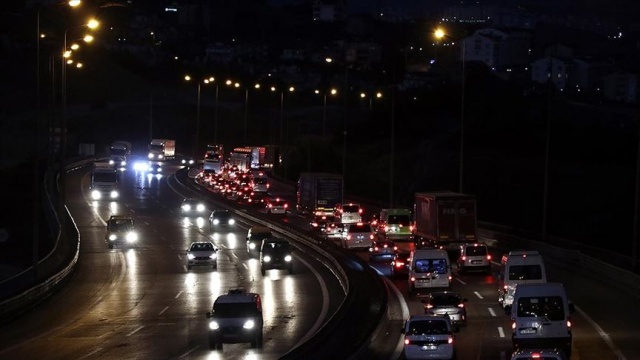 Anadolu Otoyolu&#039;nun Kocaeli kesiminde trafik yoğunluğu başladı
