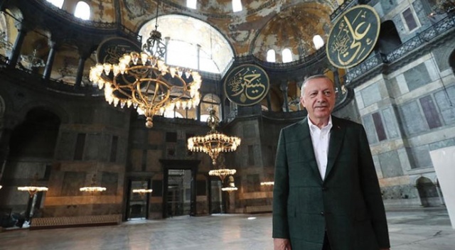 Cumhurbaşkanı Erdoğan tarihi namaza saatler kala Ayasofya&#039;da