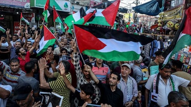 Filistinli gruplar Gazze&#039;de İsrail&#039;in &#039;İlhak&#039; planına karşı yürüdü