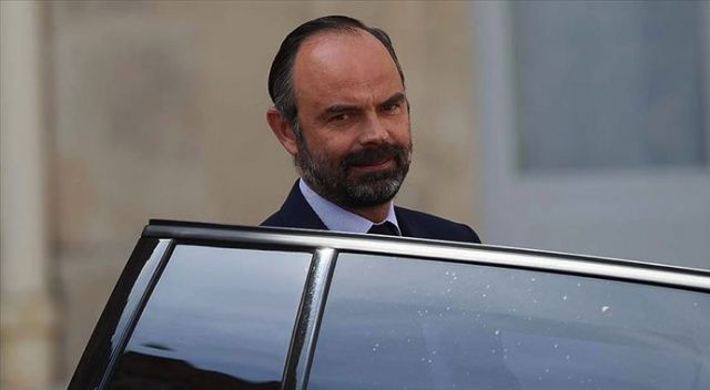 Fransa&#039;da toplumsal ve ekonomik krizler başbakanı istifaya götürdü