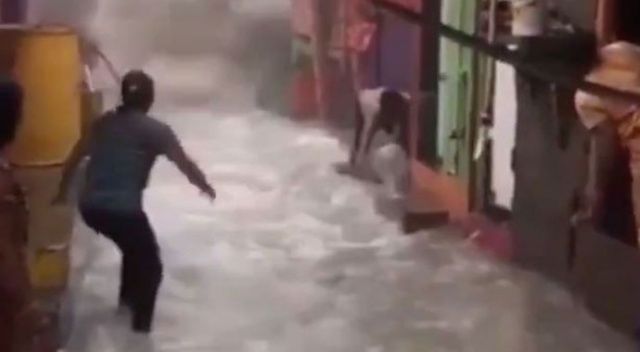 Hindistan&#039;nın Mumbai kentinde sel felaketi