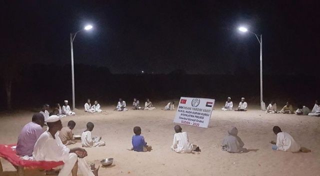 İHH&#039;nin güneş enerjili aydınlatma sistemiyle Sudanlı öğrenciler akşamları da ders çalışabilecek