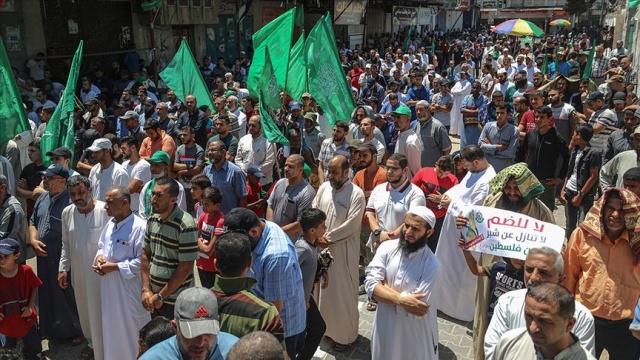 İsrail&#039;in &#039;ilhak&#039; planı Gazze&#039;de binlerce kişinin katıldığı yürüyüşle protesto edildi