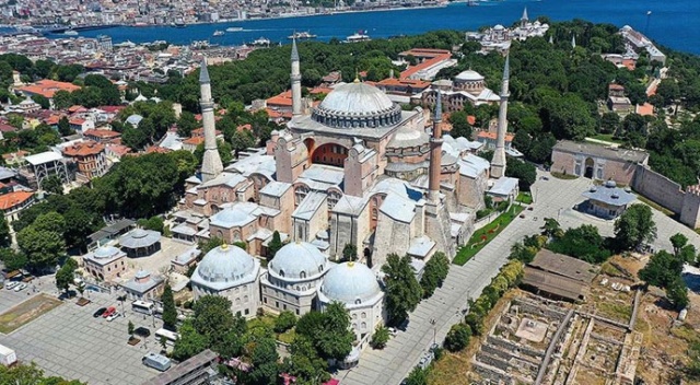 İstanbul Valisi Yerlikaya: Ayasofya Camisi&#039;nde namaz kılınacak alanlara girişler yarın saat 10.00&#039;da başlayacak