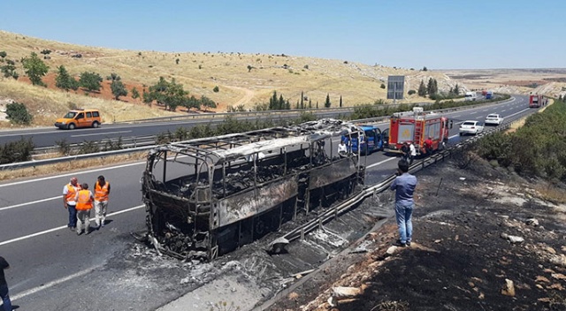 Şanlıurfa&#039;da yolcu otobüsü yanarak kül oldu