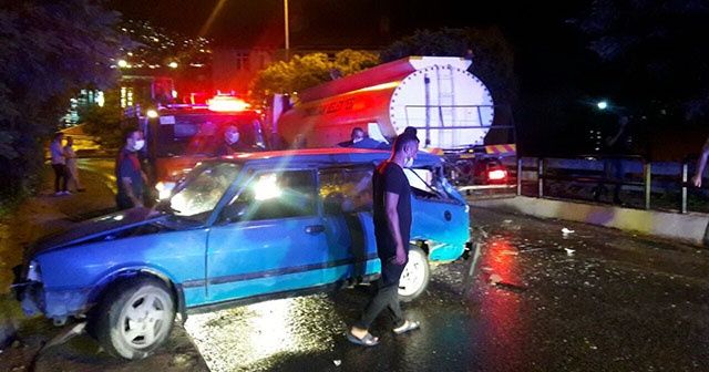 Zonguldak&#039;ta otomobil sulama tankerine çarptı: 2 yaralı