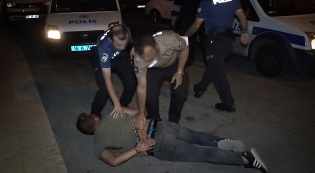 Bursa&#039;da bekçi ve polislere zorluk çıkaran 4 kişi gözaltına alındı