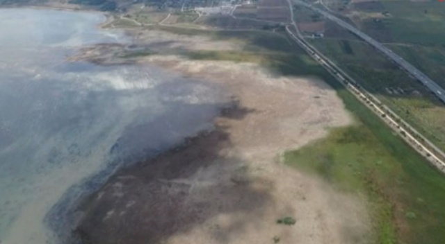 Büyükçekmece Gölü’nde korkutan görüntü: Su seviyesi yüzde 30&#039;lara düştü