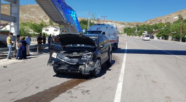 Erzincan&#039;da iki ayrı trafik kazasında 9 kişi yaralandı